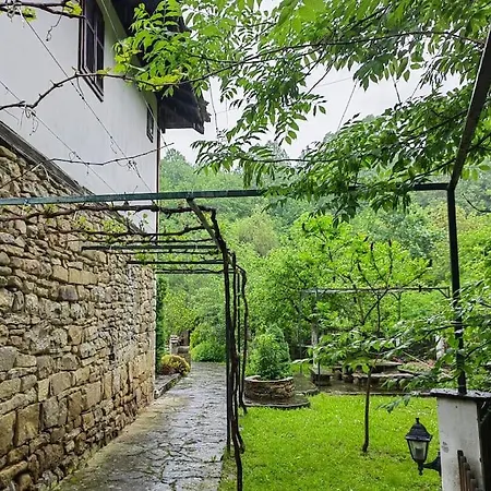 ким Vilă Aprilți